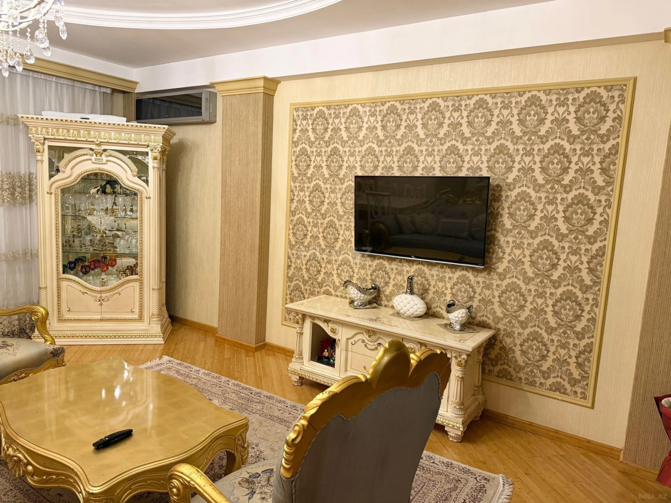 Satılır 3 otaqlı mənzil 157 m²