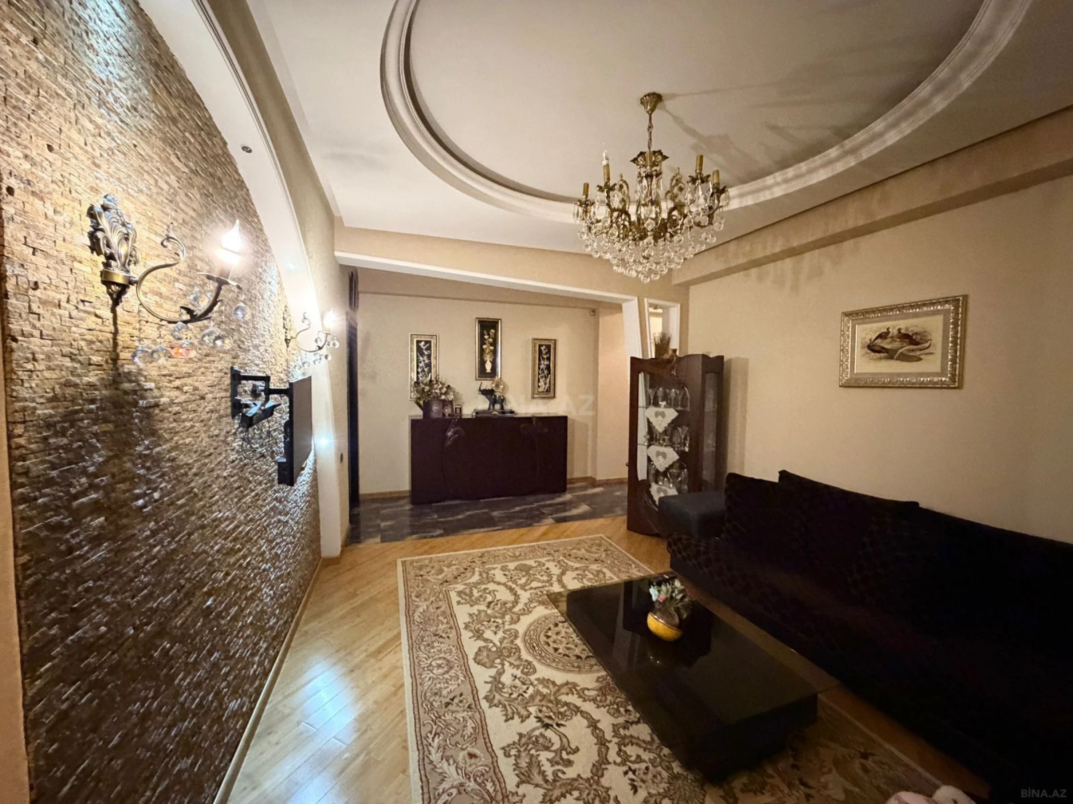 Satılır 3 otaqlı mənzil 157 m²