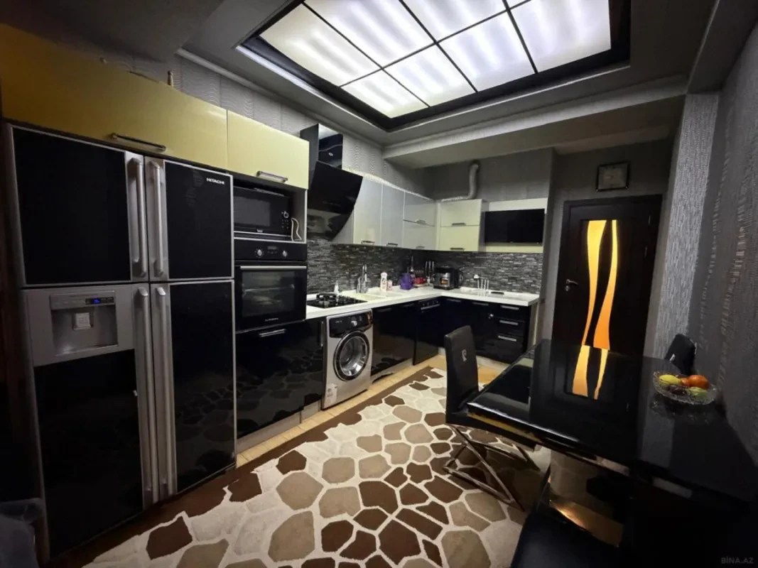 Satılır 3 otaqlı mənzil 157 m²