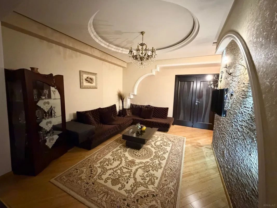 Satılır 3 otaqlı mənzil 157 m²