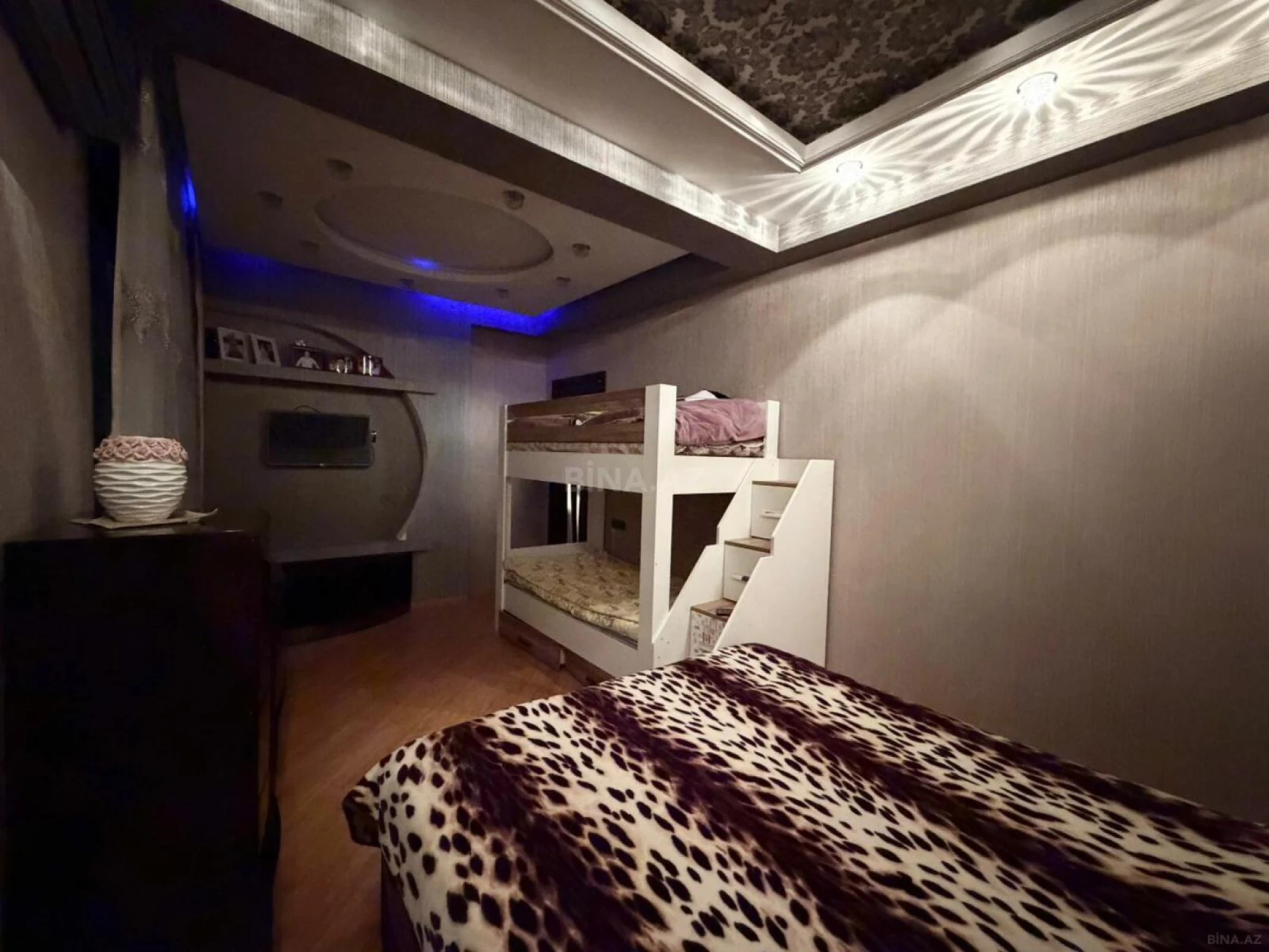 Satılır 3 otaqlı mənzil 157 m²