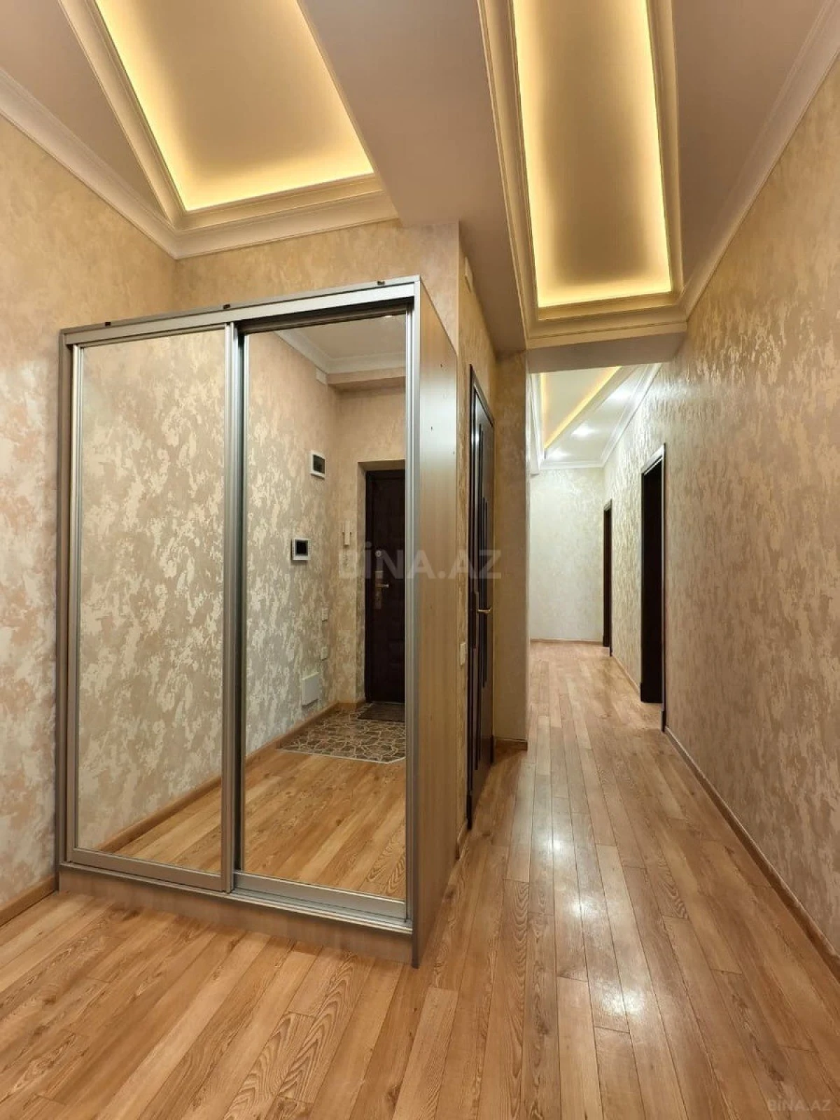 Satılır 3 otaqlı mənzil 112 m²