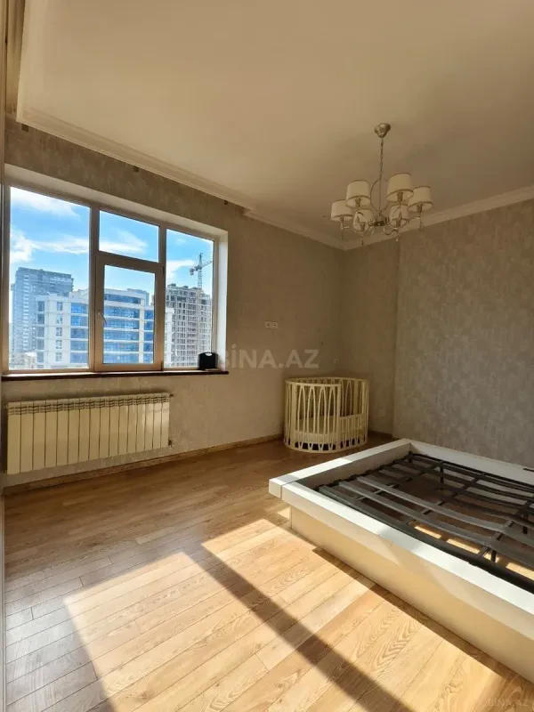 Satılır 3 otaqlı mənzil 112 m²