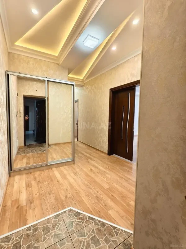 Satılır 3 otaqlı mənzil 112 m²