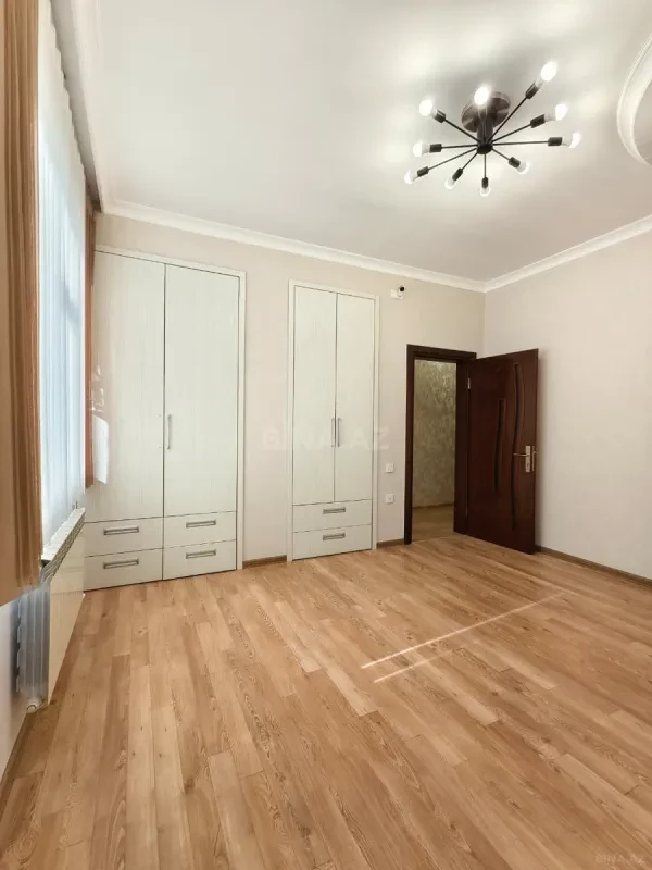Satılır 3 otaqlı mənzil 112 m²