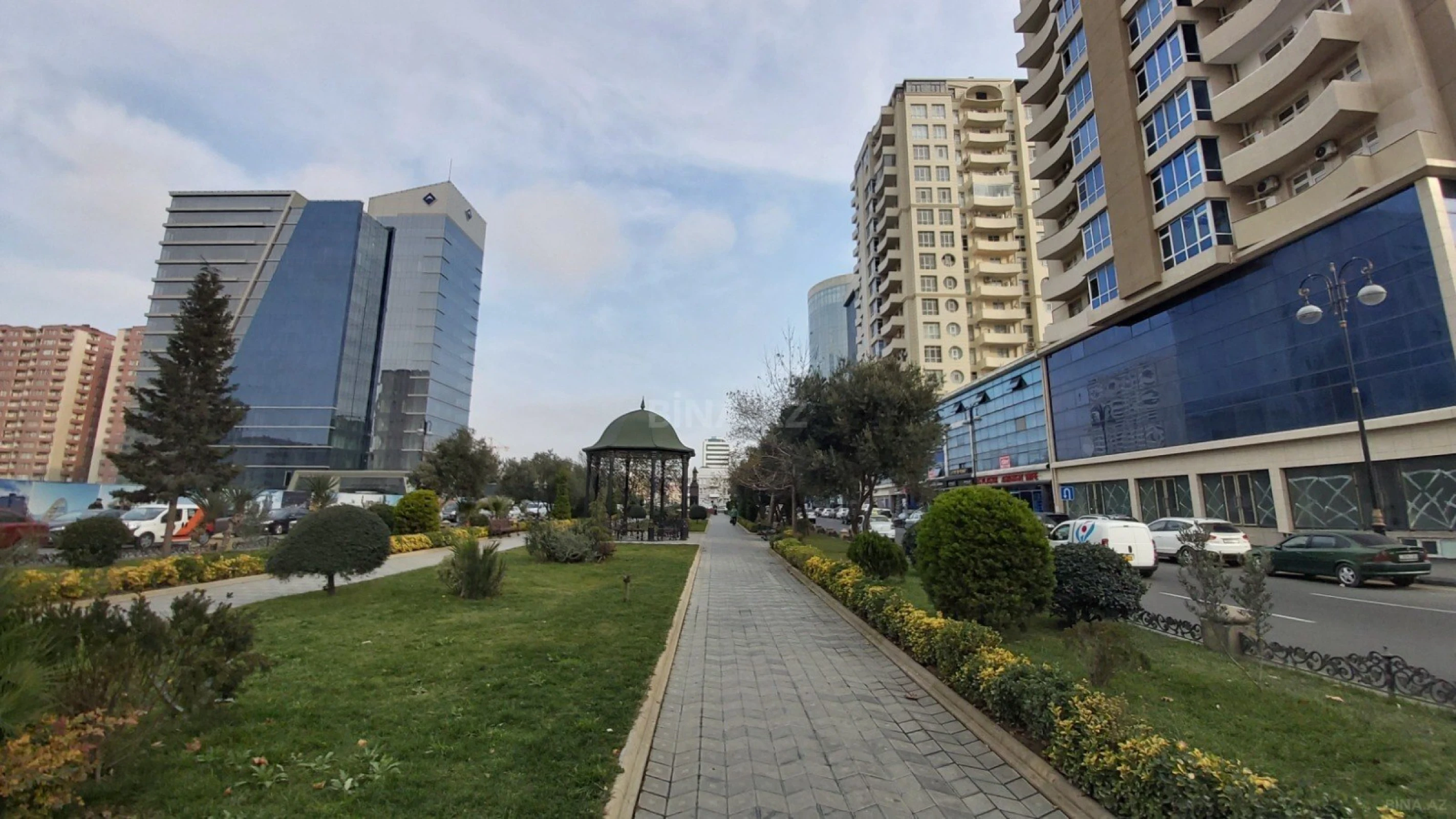 Satılır 3 otaqlı mənzil 112 m²