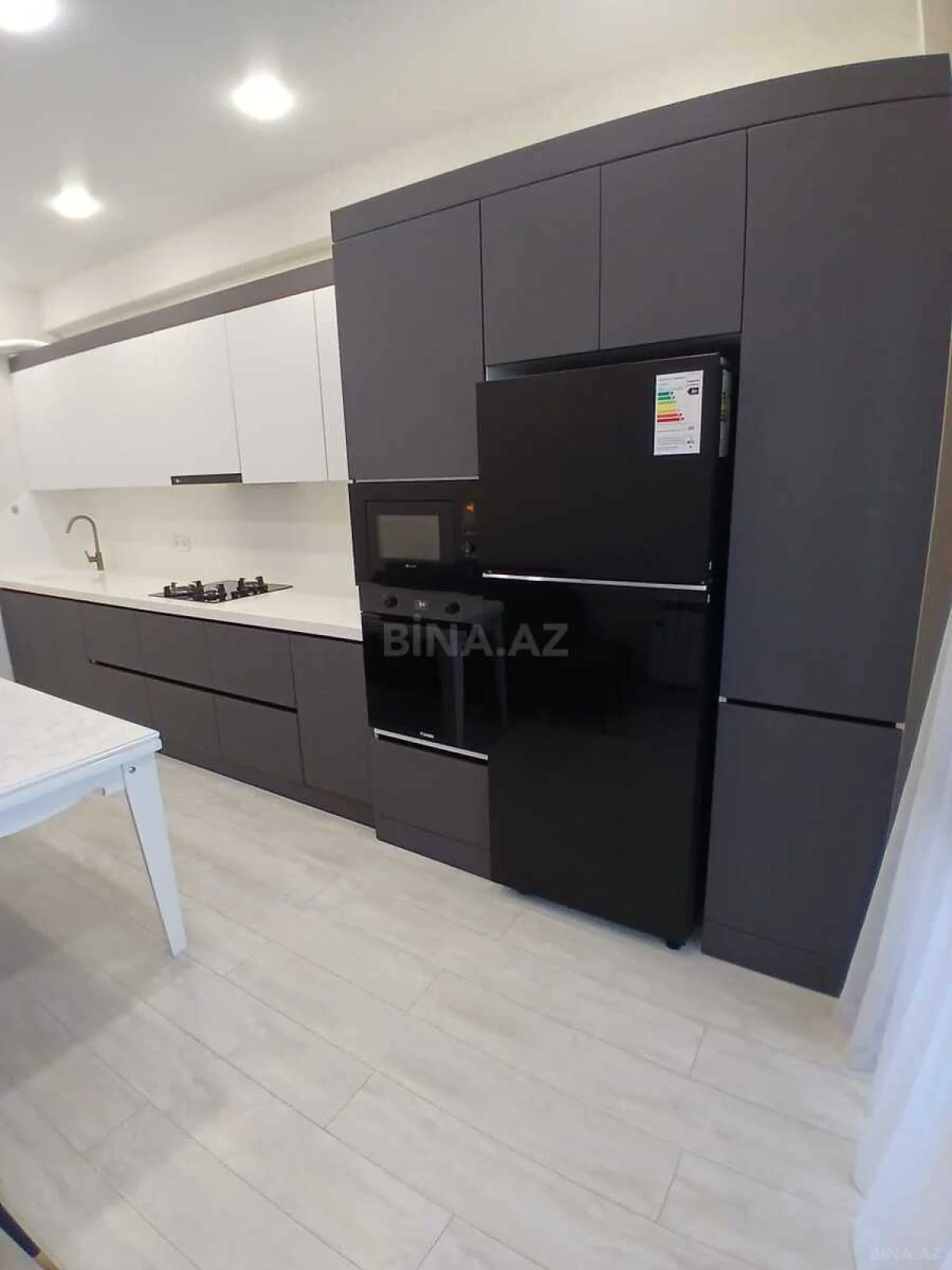 Kirayə verilir 2 otaqlı mənzil 95 m²