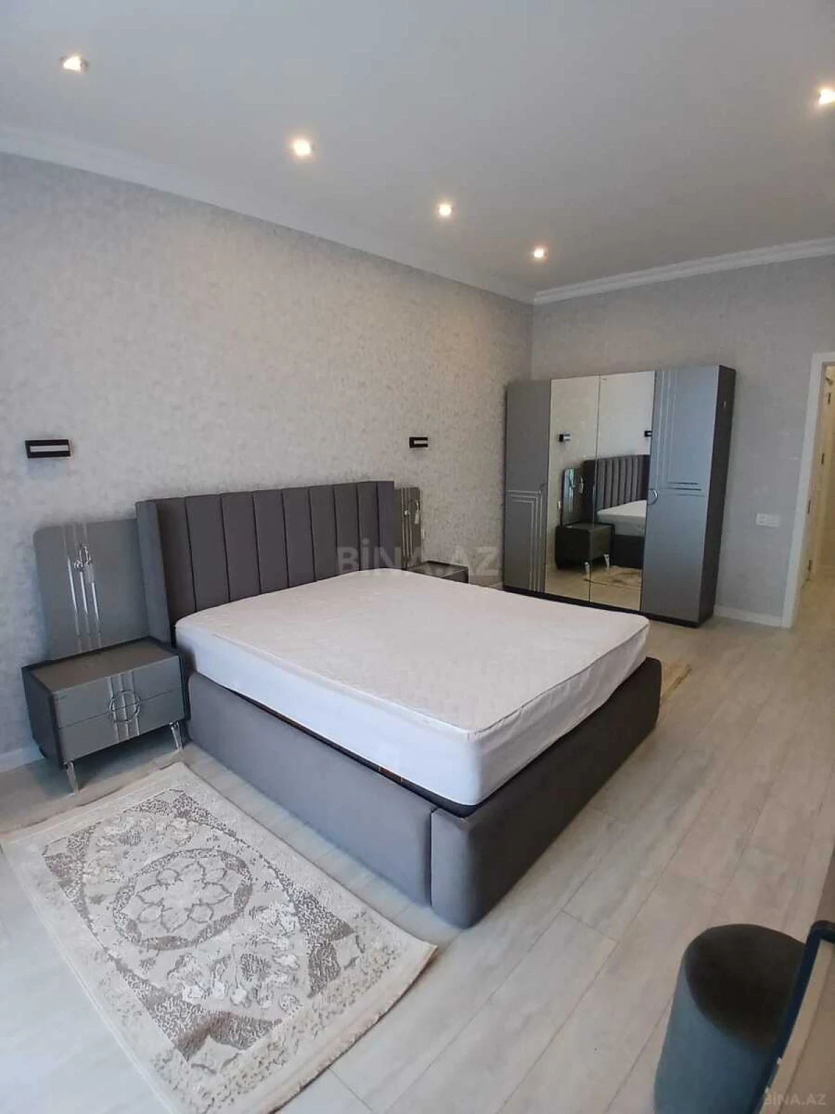 Kirayə verilir 2 otaqlı mənzil 95 m²