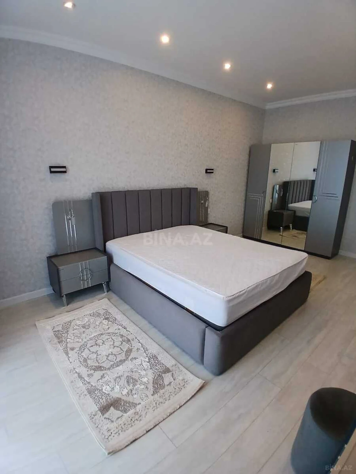 Kirayə verilir 2 otaqlı mənzil 95 m²