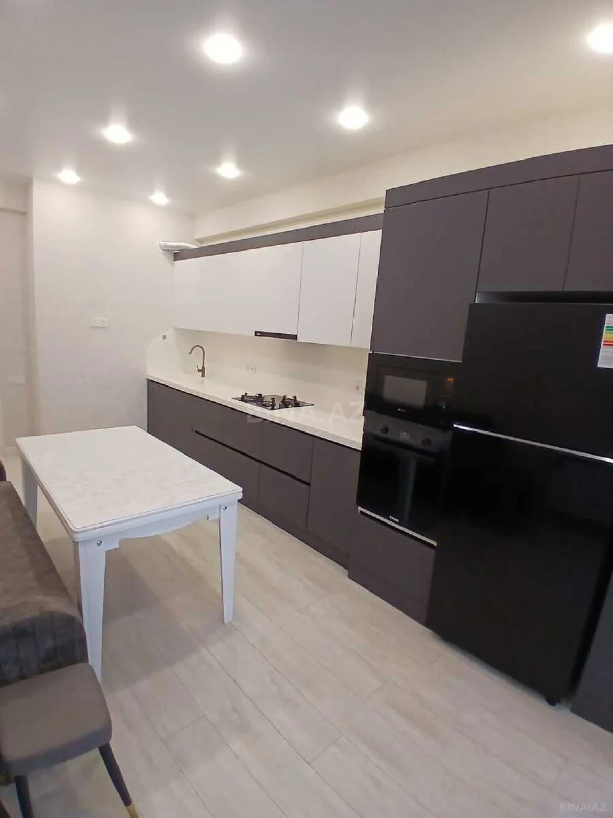 Kirayə verilir 2 otaqlı mənzil 95 m²