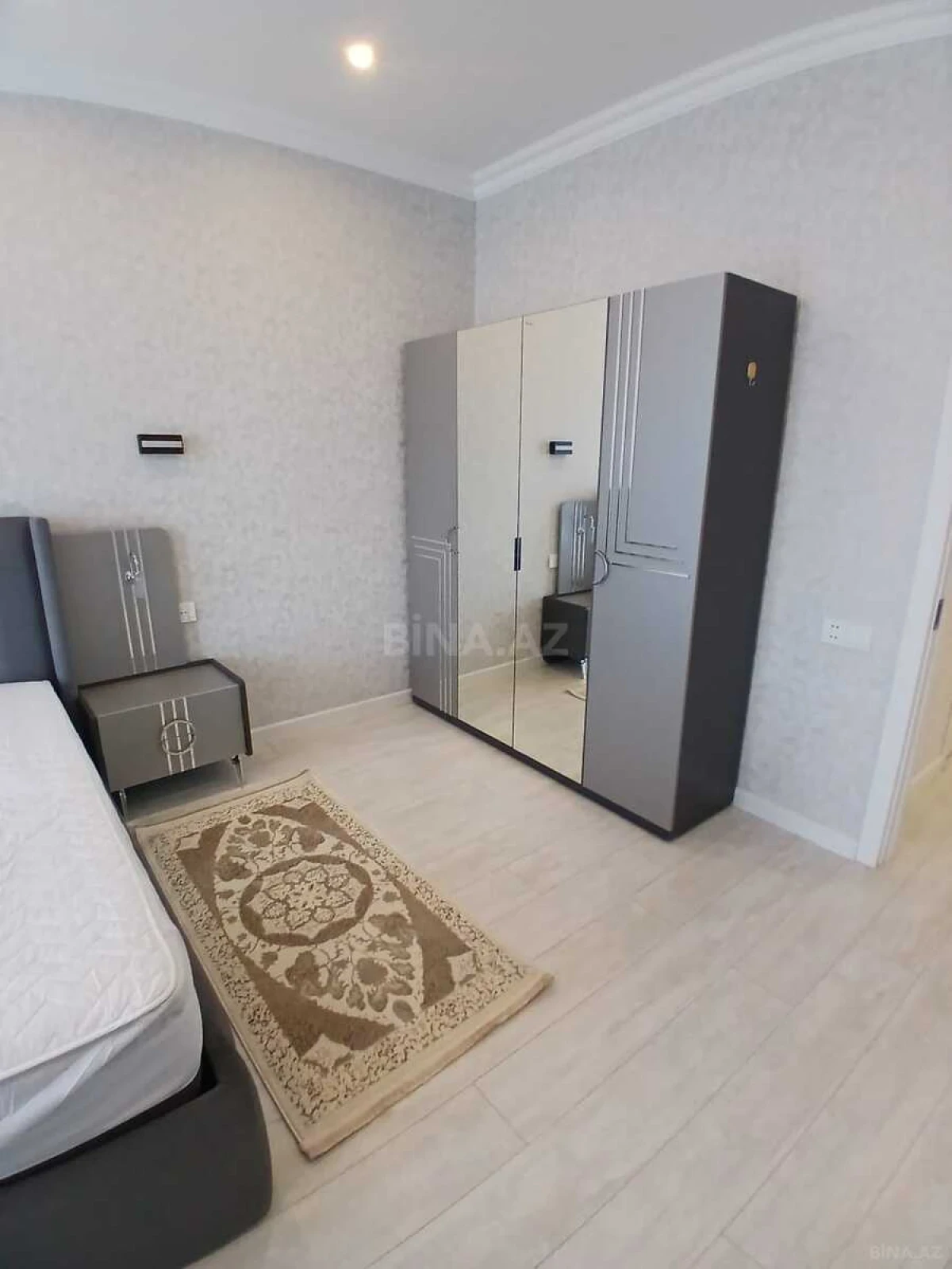 Kirayə verilir 2 otaqlı mənzil 95 m²