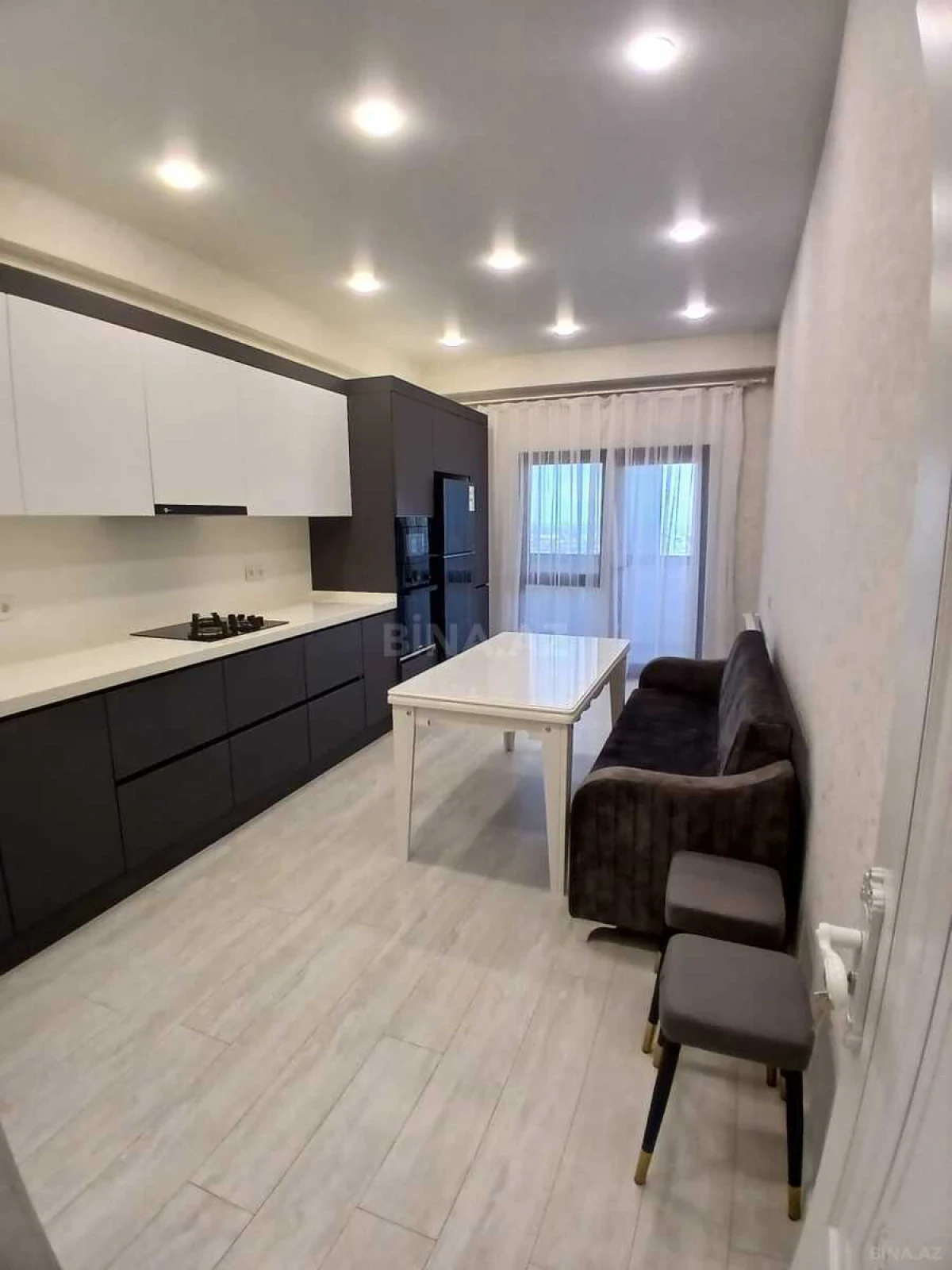 Kirayə verilir 2 otaqlı mənzil 95 m²