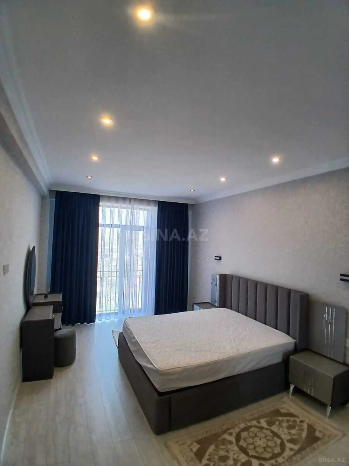 Kirayə verilir 2 otaqlı mənzil 95 m²