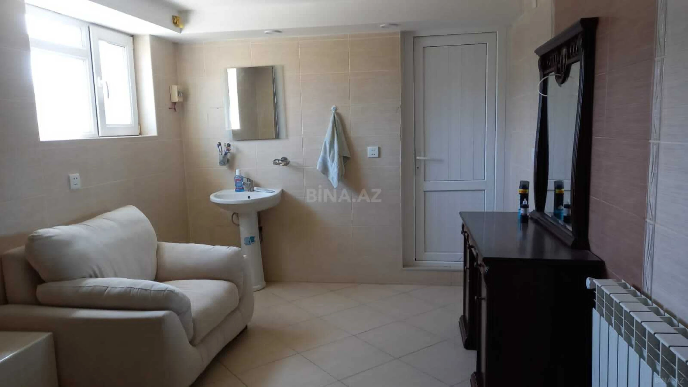 Satılır 5 otaqlı həyət evi 160 m²