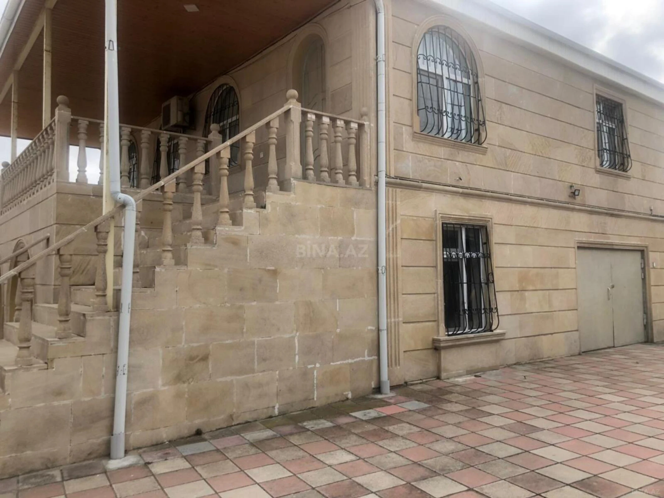 Satılır 5 otaqlı həyət evi 160 m²