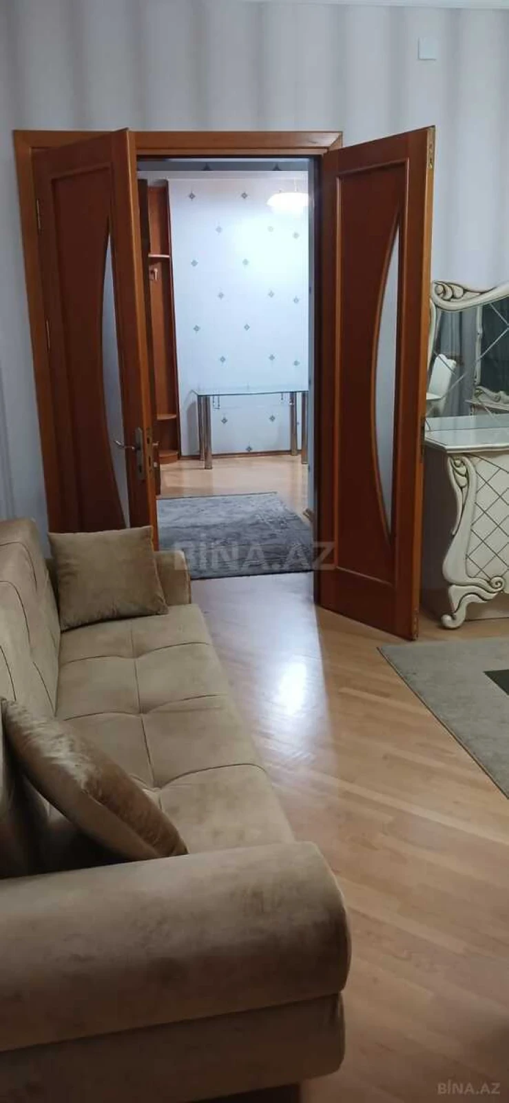 Kirayə verilir 2 otaqlı mənzil 100 m²