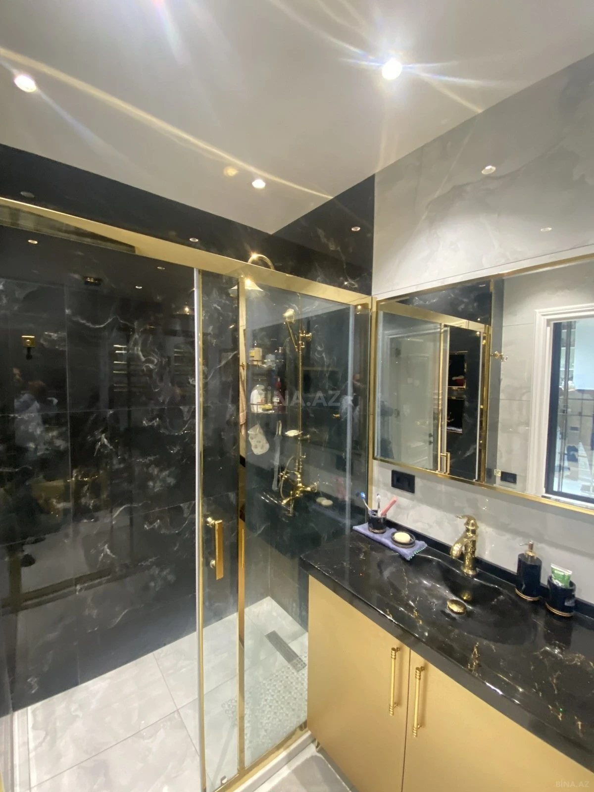 Satılır 2 otaqlı mənzil 65 m²