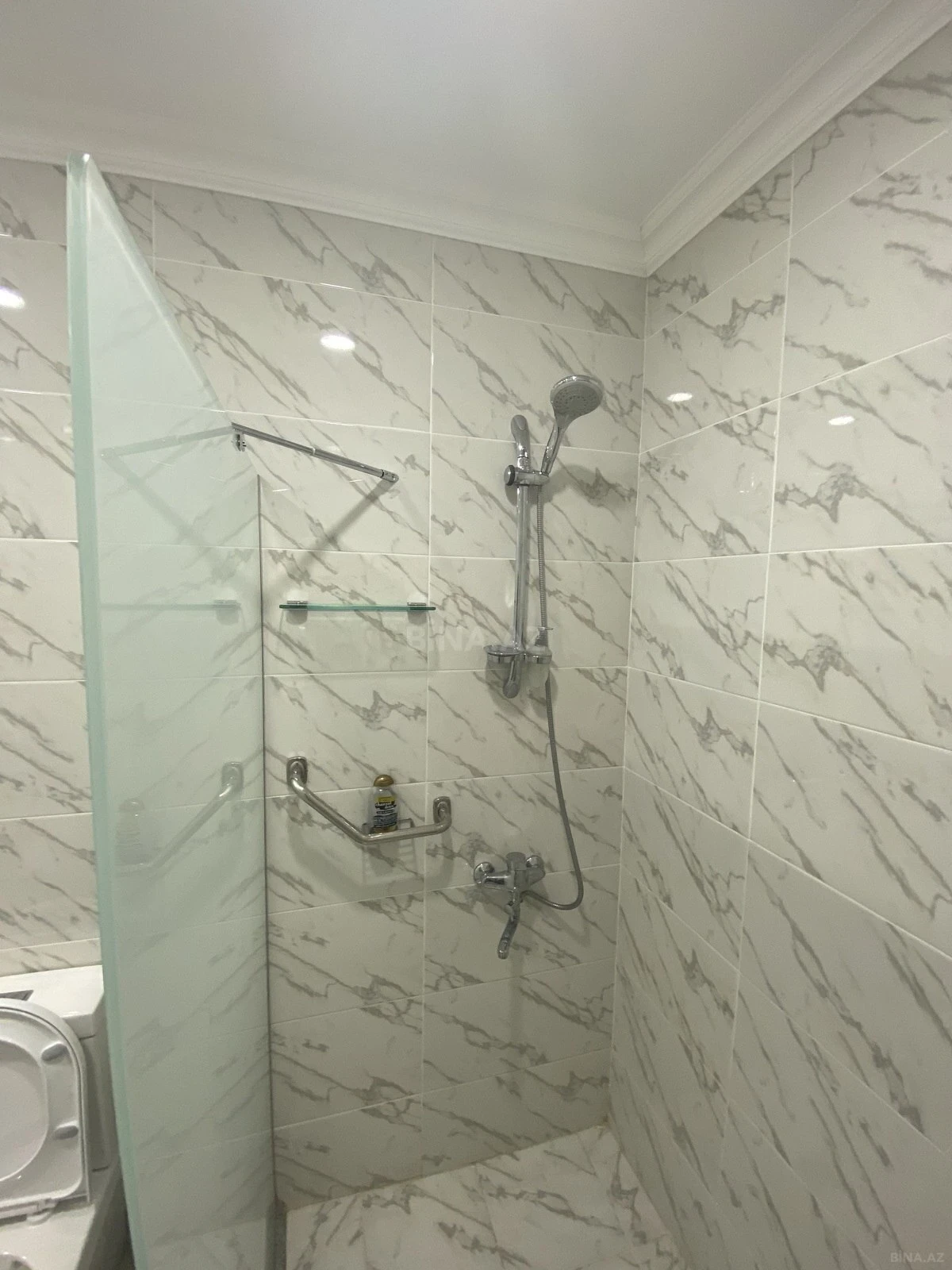 Kirayə verilir 2 otaqlı mənzil 73 m²