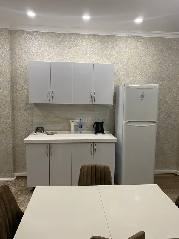 Kirayə verilir 2 otaqlı mənzil 73 m²