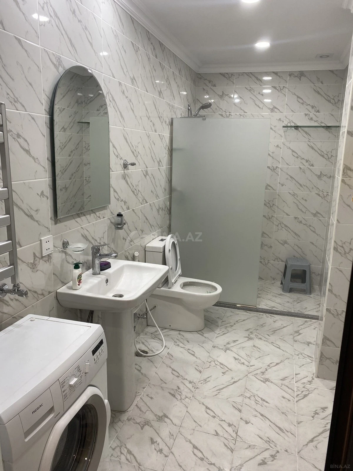 Kirayə verilir 2 otaqlı mənzil 73 m²