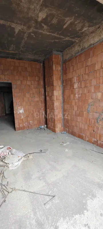 Satılır 7 otaqlı mənzil 500 m²