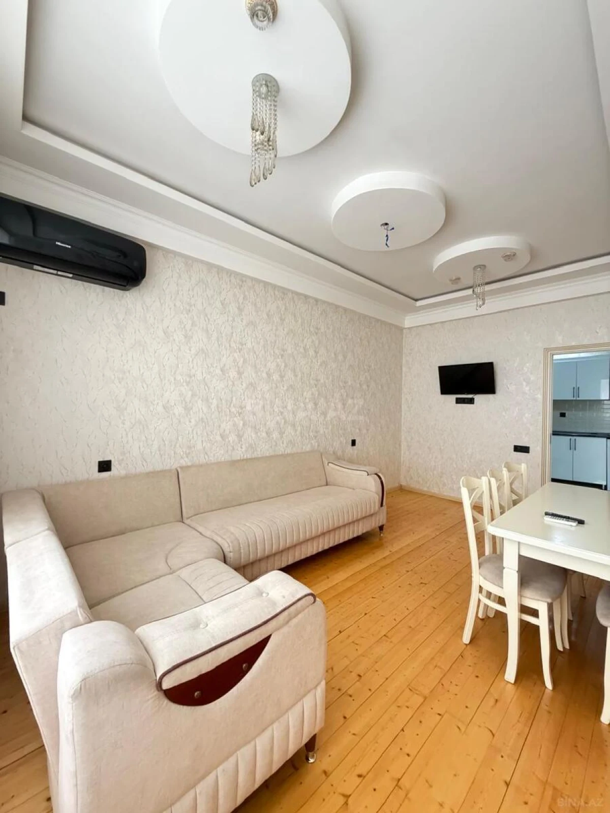 Kirayə verilir 2 otaqlı mənzil 70 m²