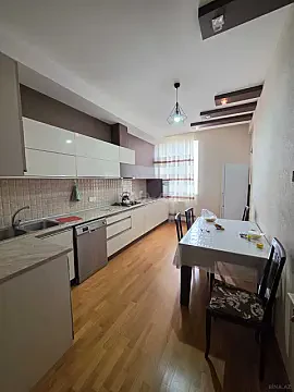 Kirayə verilir 3 otaqlı mənzil 120 m²