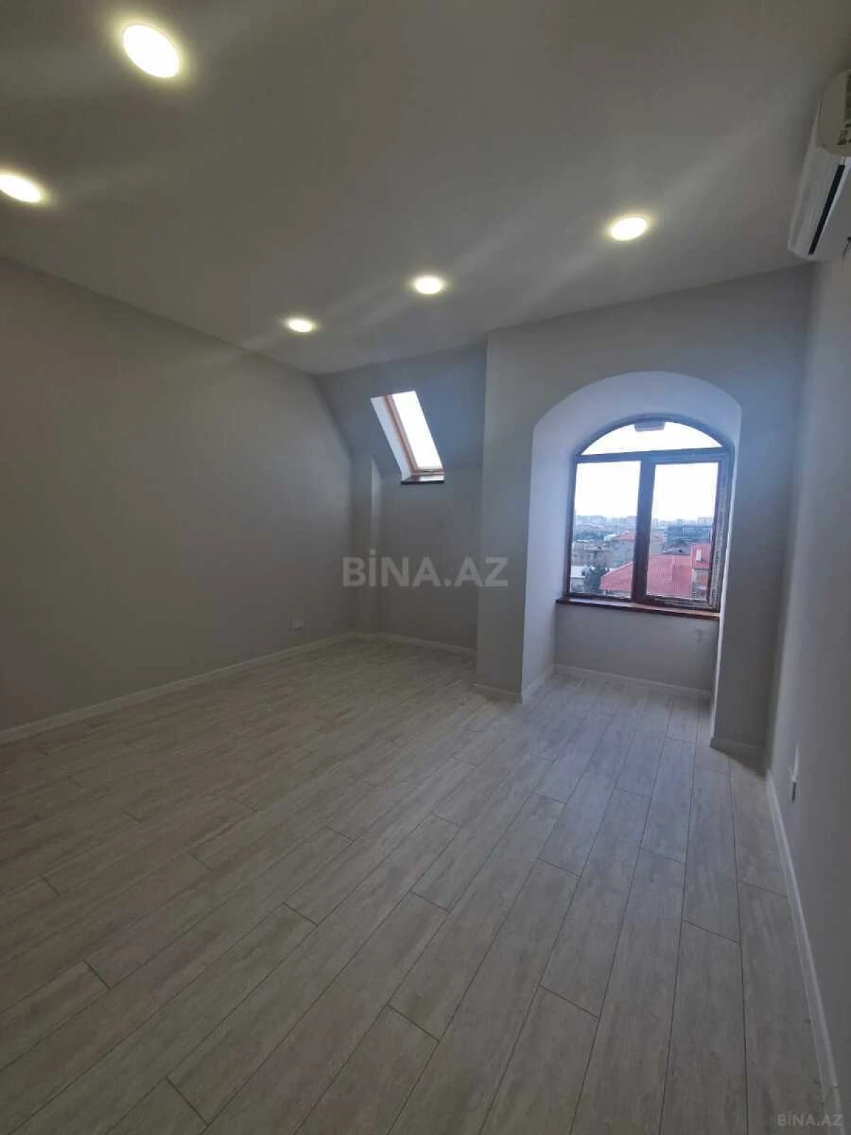 Kirayə verilir 4 otaqlı ofis 140 m²