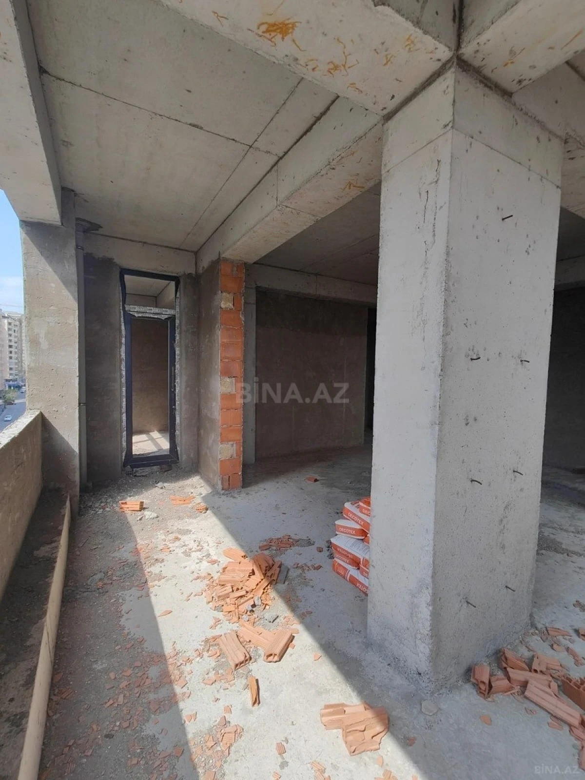 Satılır 3 otaqlı mənzil 145 m²