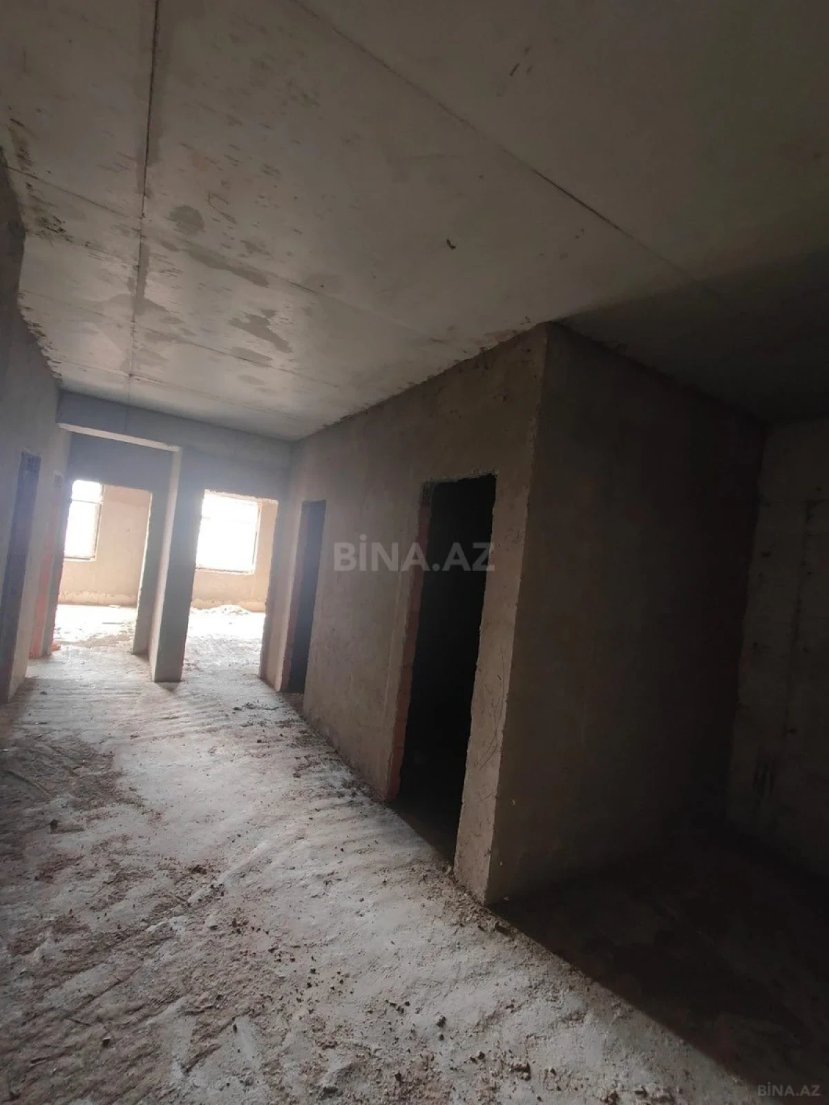 Satılır 3 otaqlı mənzil 145 m²