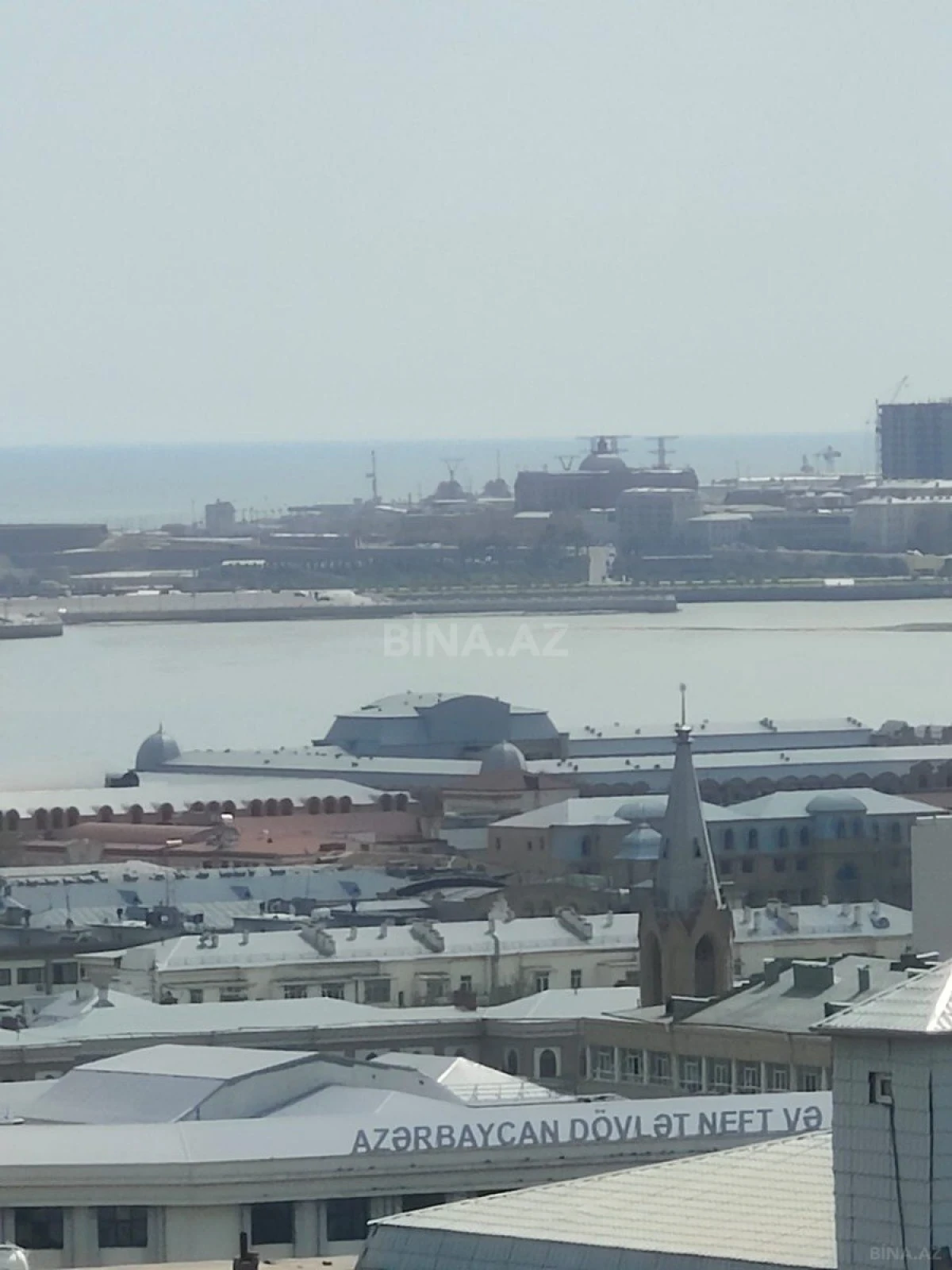 Satılır 3 otaqlı mənzil 145 m²