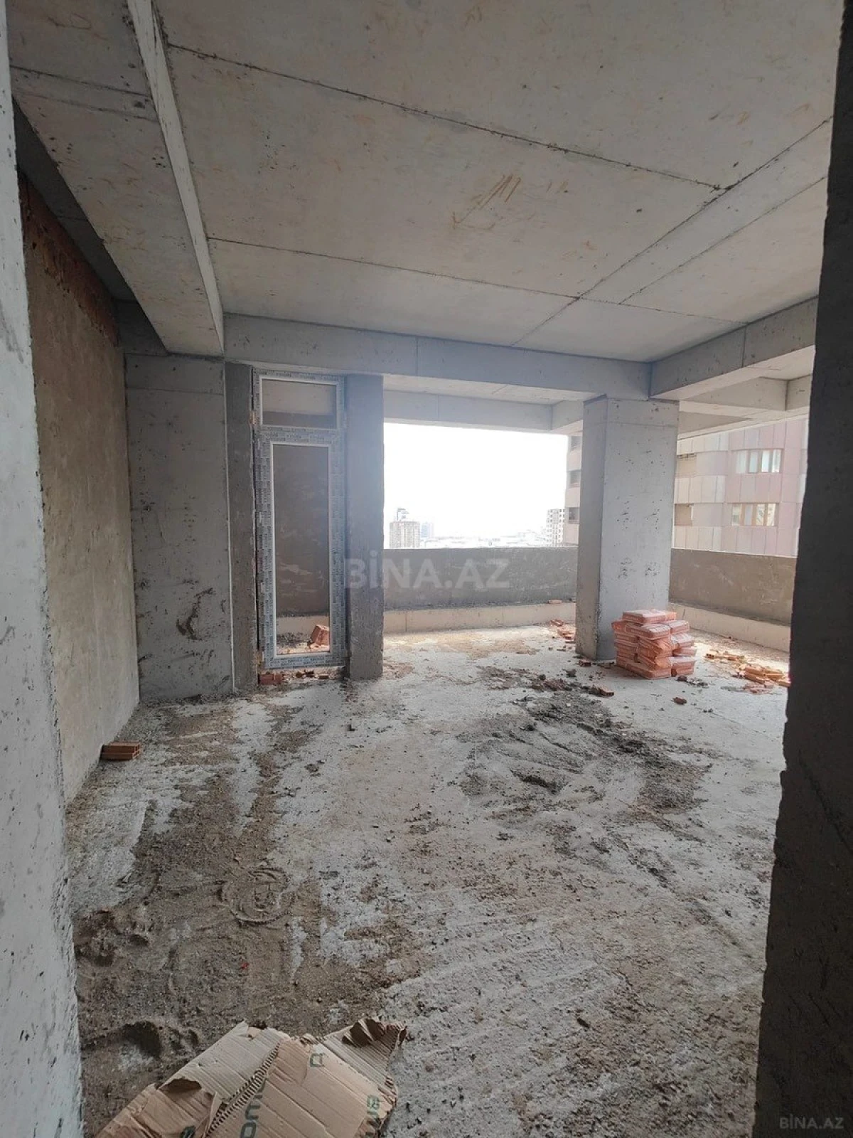 Satılır 3 otaqlı mənzil 145 m²
