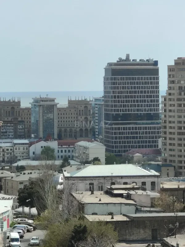 Satılır 3 otaqlı mənzil 145 m²