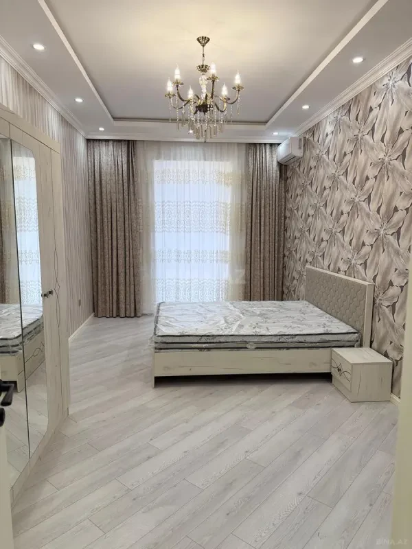 Kirayə verilir 4 otaqlı mənzil 130 m²