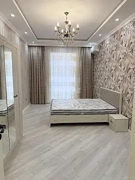 Kirayə verilir 4 otaqlı mənzil 130 m²