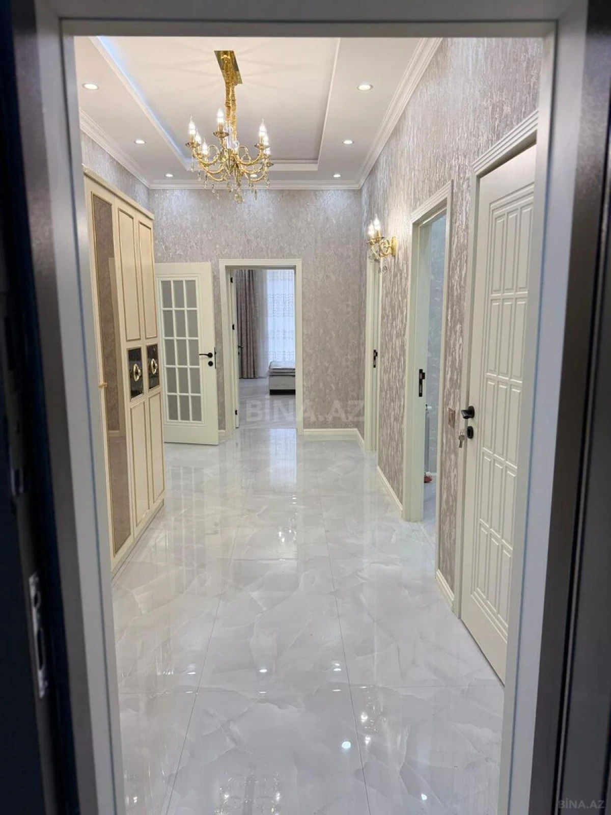 Kirayə verilir 4 otaqlı mənzil 130 m²