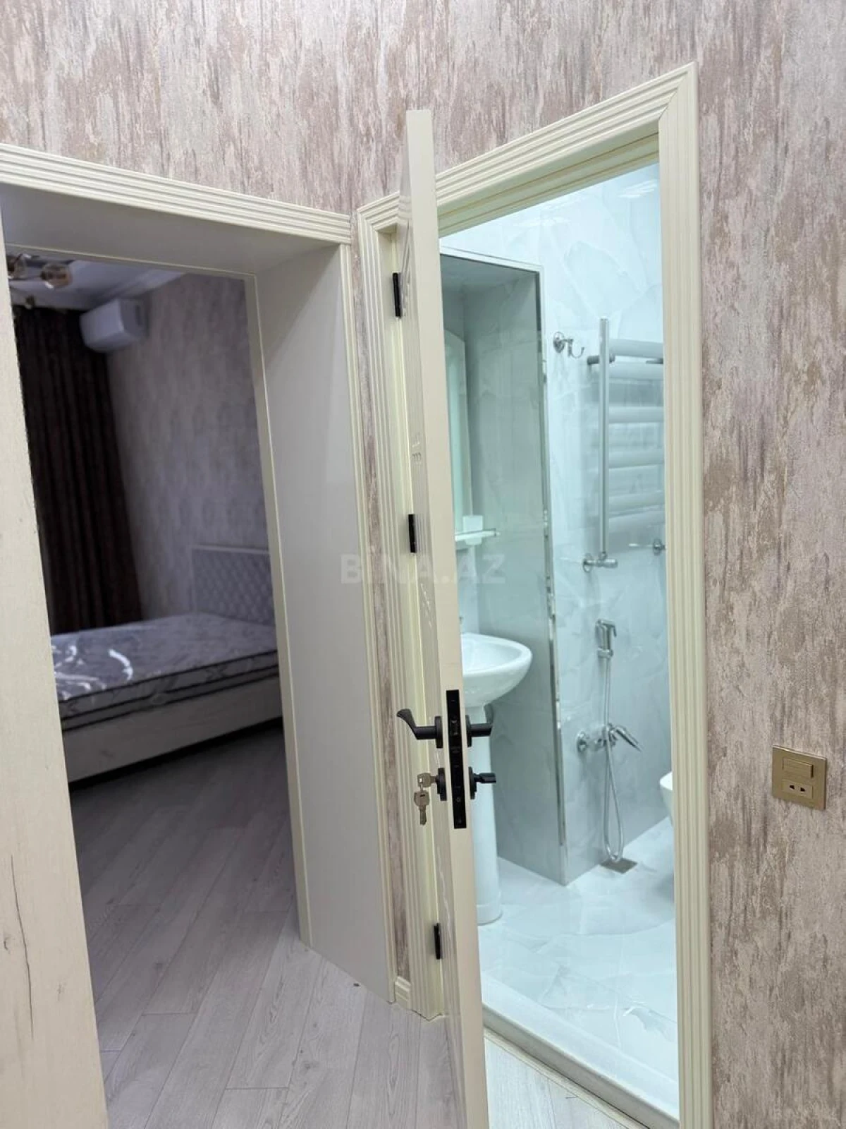 Kirayə verilir 4 otaqlı mənzil 130 m²