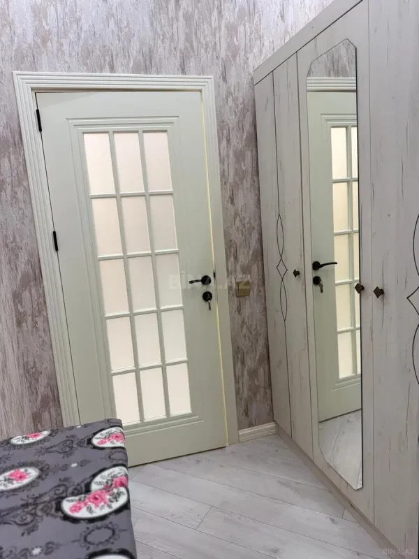 Kirayə verilir 4 otaqlı mənzil 130 m²