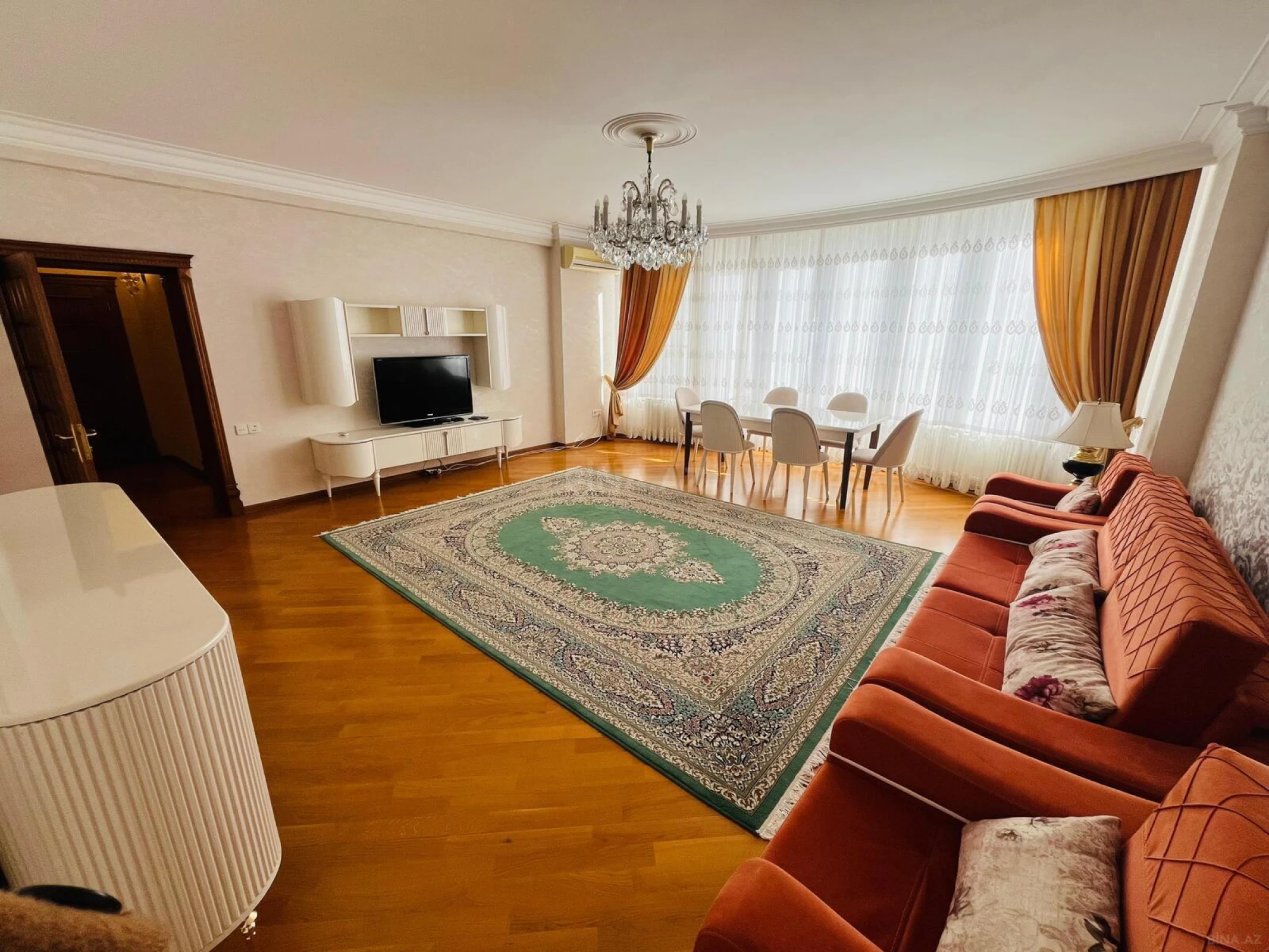 Satılır 5 otaqlı mənzil 200 m²