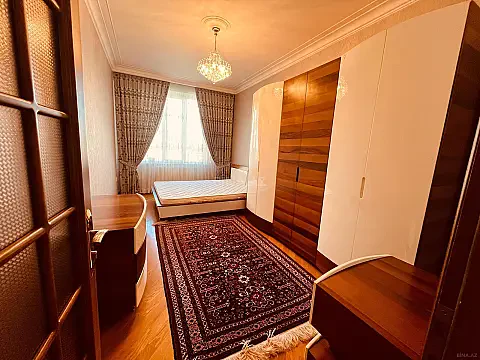 Satılır 5 otaqlı mənzil 200 m²