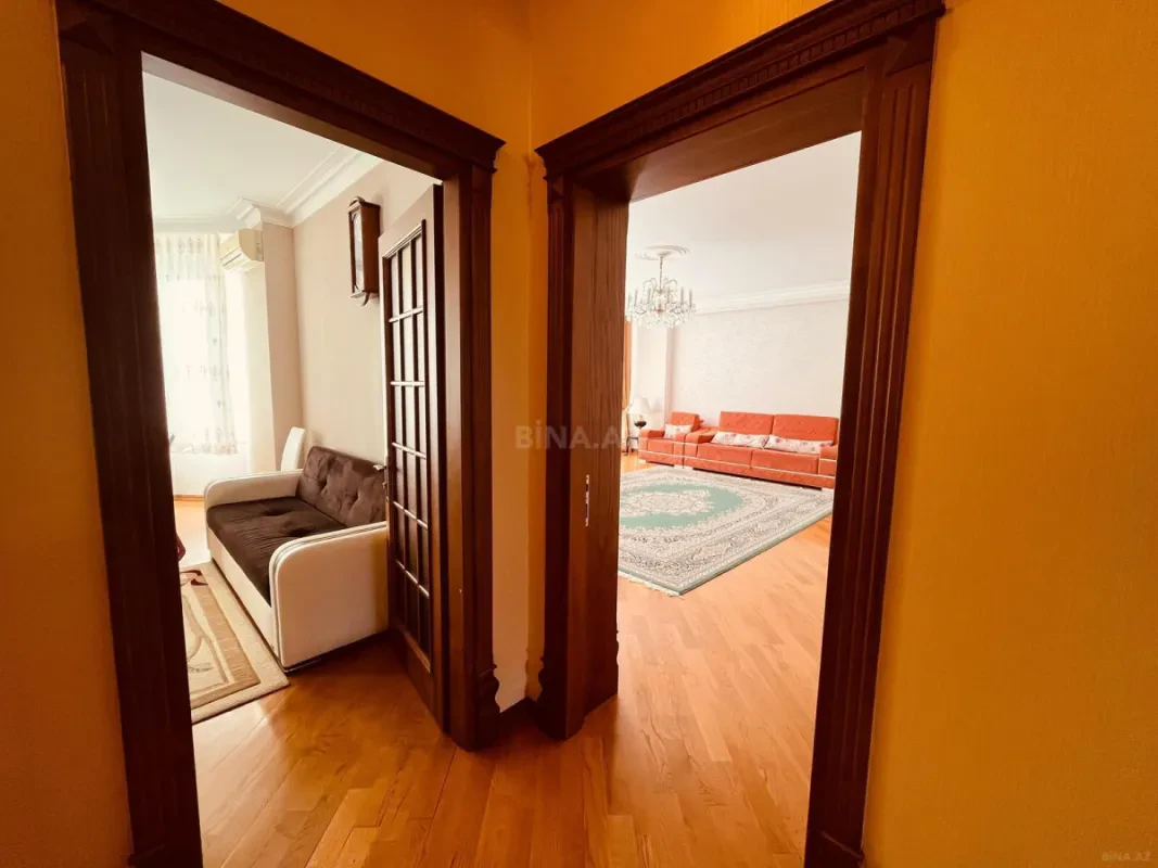 Satılır 5 otaqlı mənzil 200 m²