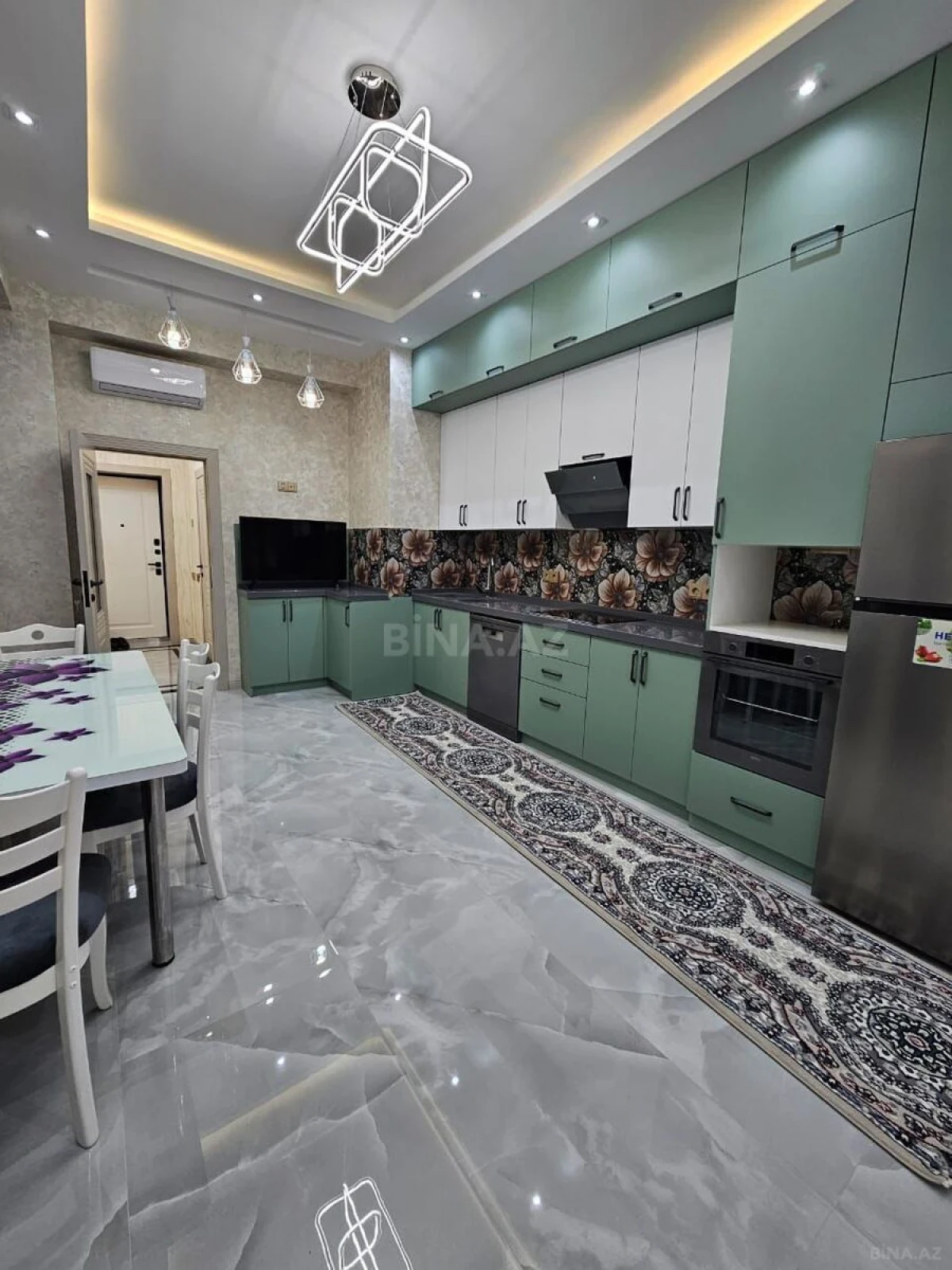 Kirayə verilir 3 otaqlı mənzil 140 m²