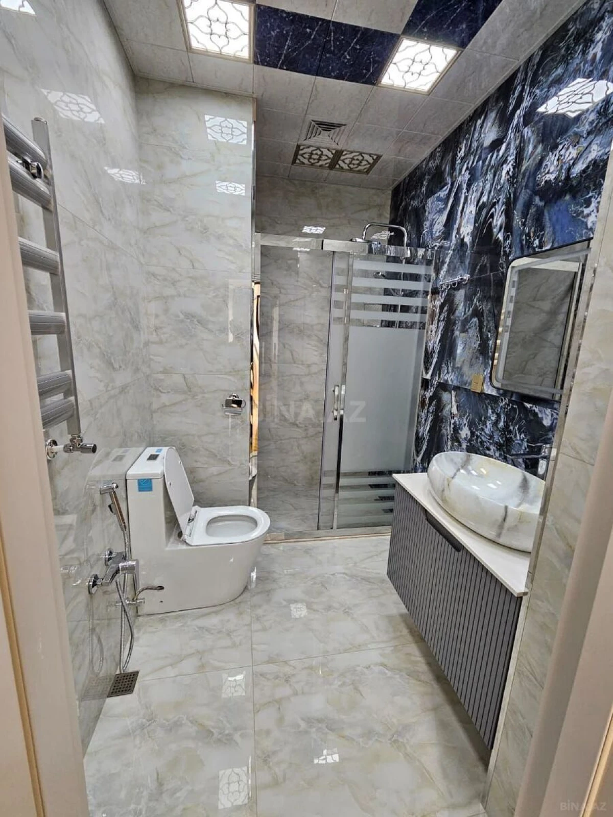 Kirayə verilir 3 otaqlı mənzil 140 m²