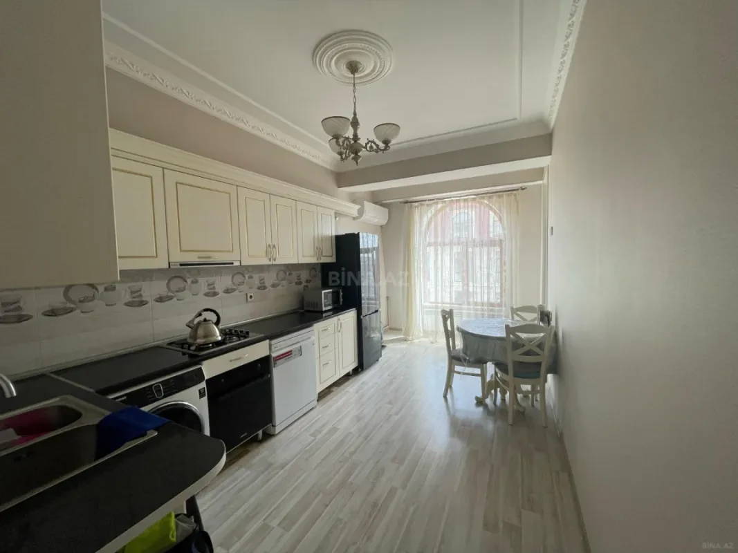 Satılır 3 otaqlı mənzil 116 m²