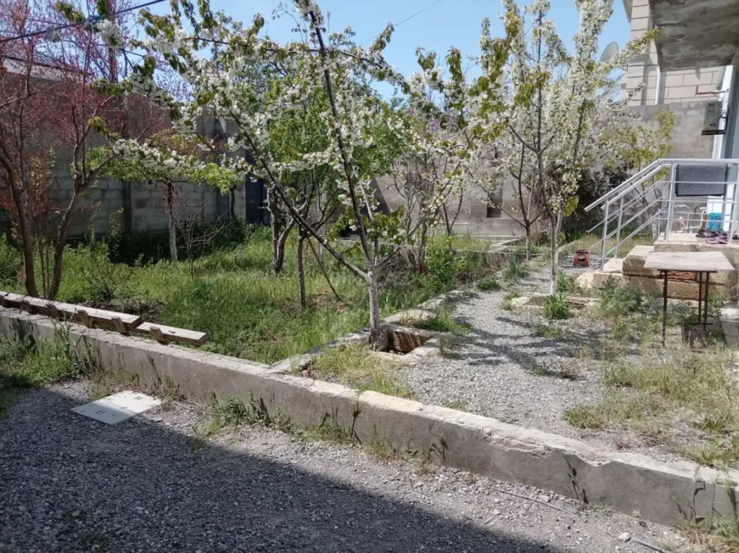 Satılır 6 otaqlı həyət evi 220 m²