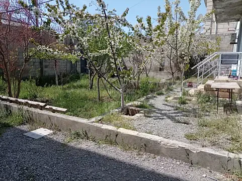 Satılır 6 otaqlı həyət evi 220 m²