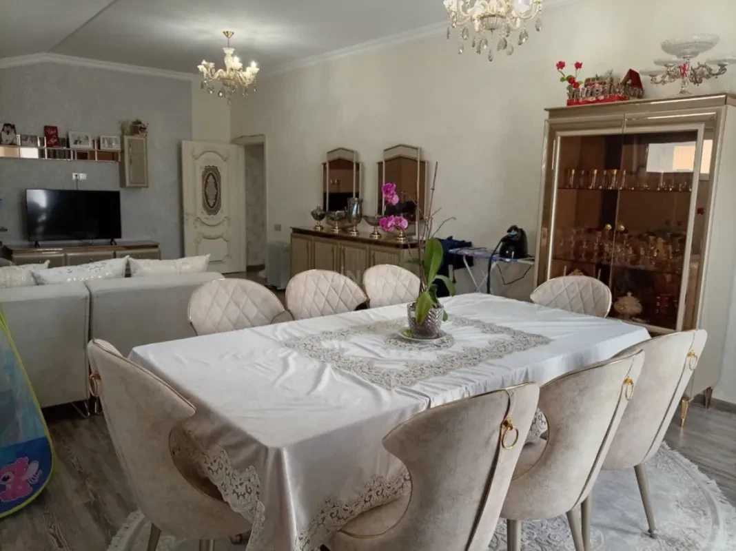 Satılır 6 otaqlı həyət evi 220 m²