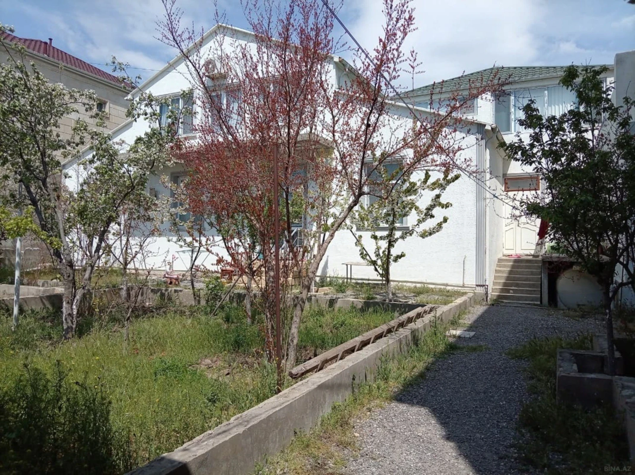 Satılır 6 otaqlı həyət evi 220 m²