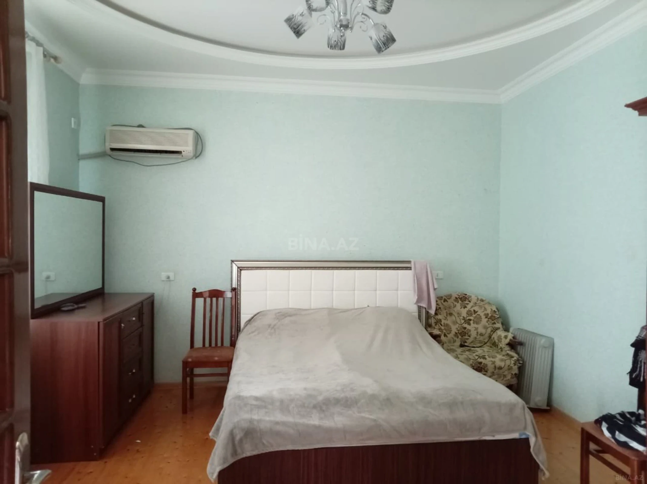 Satılır 6 otaqlı həyət evi 220 m²