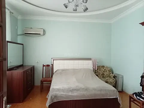 Satılır 6 otaqlı həyət evi 220 m²